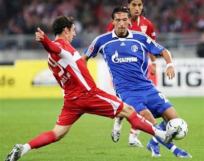 背後深厚的 背後深厚的